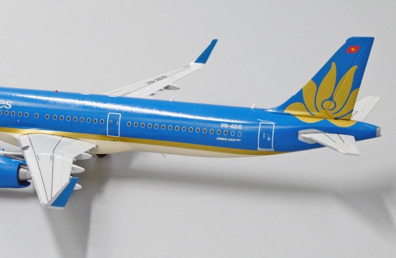Airbus A321neo Vietnam Airlines with stand | Modelsnavigator.com
